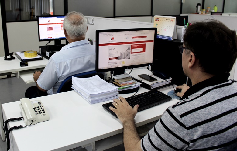 FOTO Equipe Ncleo de Cadastr0 Receita Estadual de-costas